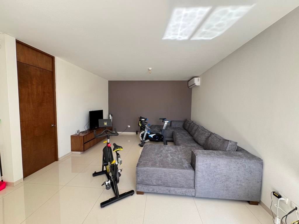 Casa en venta dentro de Fraccionamiento Residencial Las Cavas