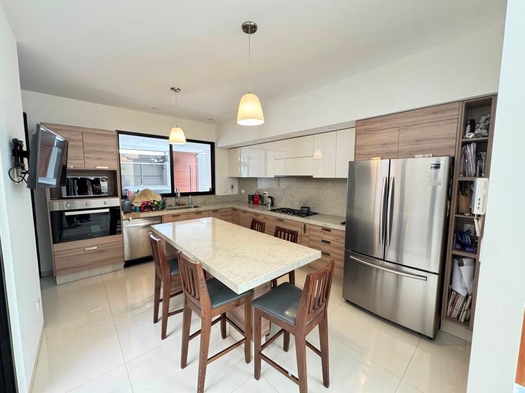 Casa en venta dentro de Fraccionamiento Residencial Las Cavas