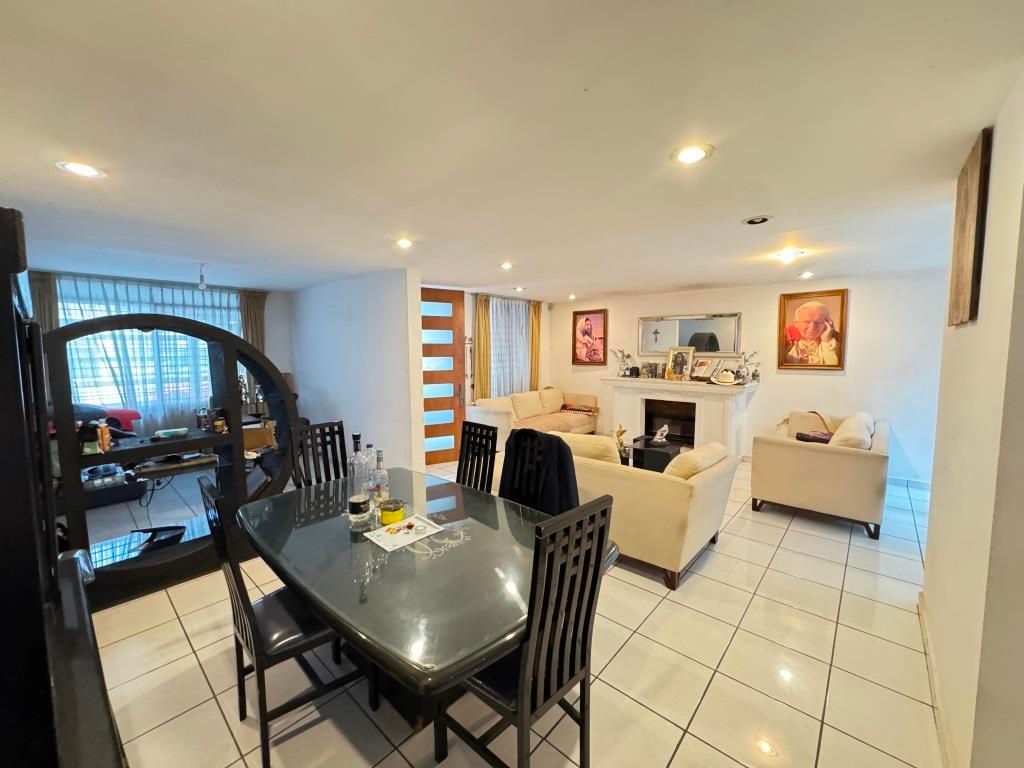 Casa en venta en esquina, en Fracc. Casa Blanca