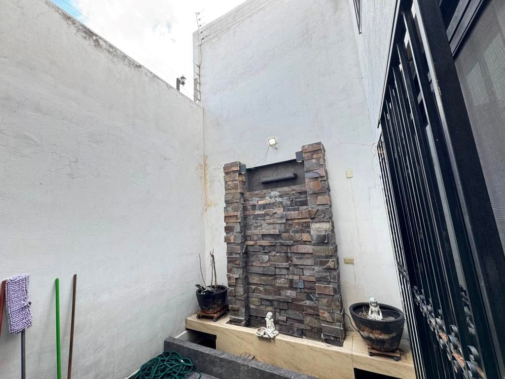 Casa en venta en esquina, en Fracc. Casa Blanca