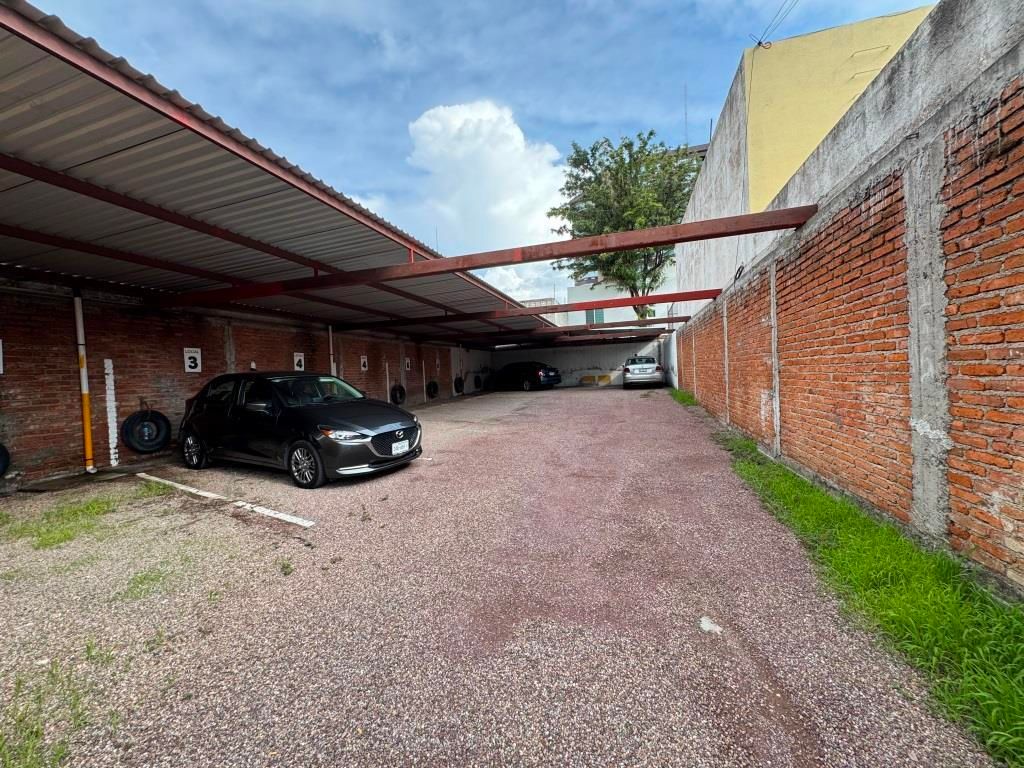 Oficinas ejecutivas en Renta, sobre Av Universidad