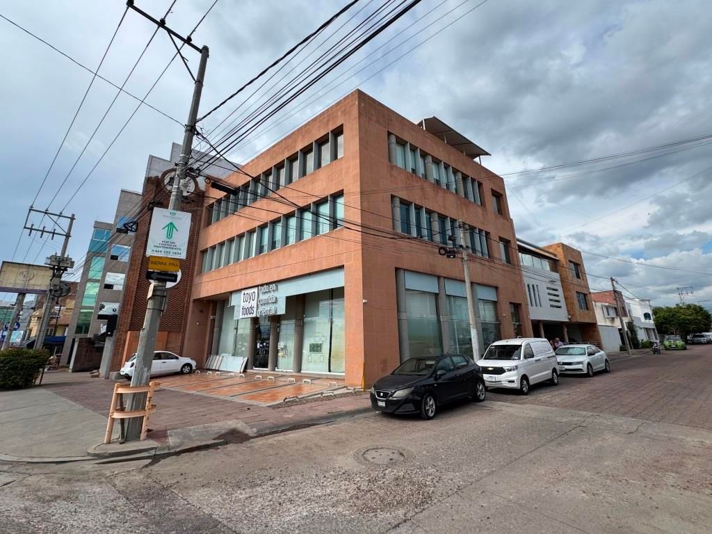Oficinas ejecutivas en Renta, sobre Av Universidad