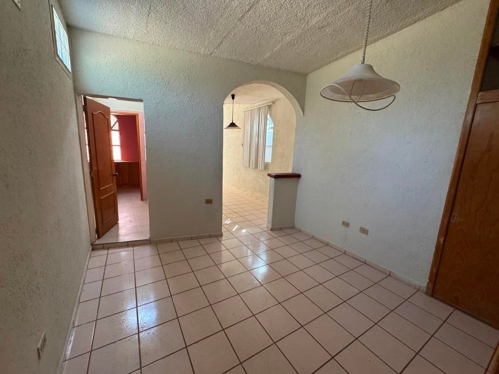 Casa en Venta con Local Comercial en el Centro de Jesús Ma.