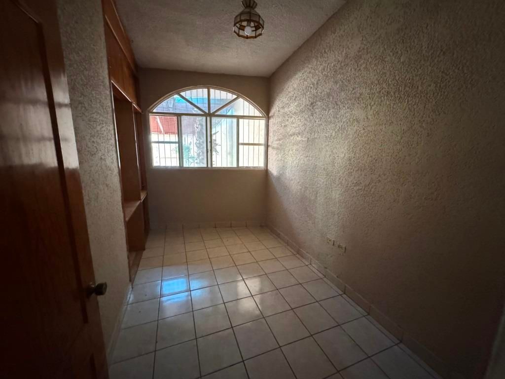 Casa en Venta con Local Comercial en el Centro de Jesús Ma.