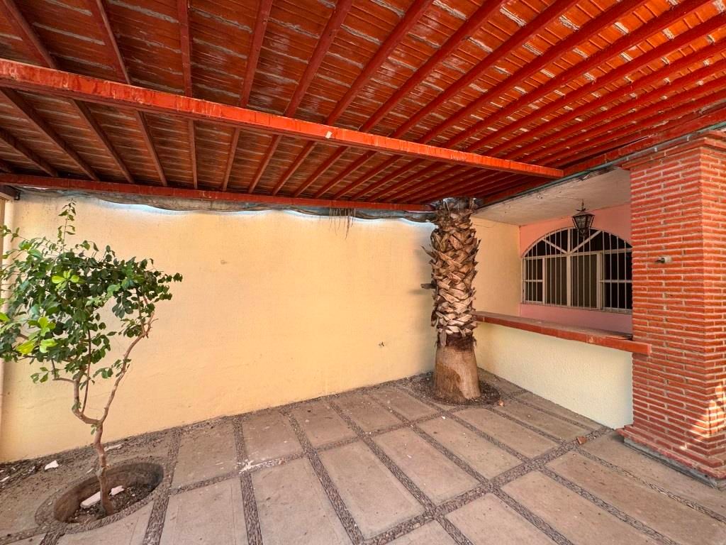 Casa en Venta con Local Comercial en el Centro de Jesús Ma.
