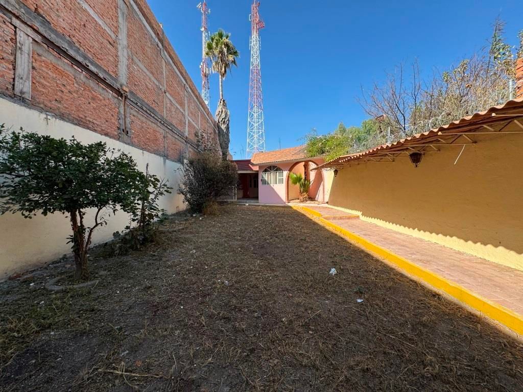 Casa en Venta con Local Comercial en el Centro de Jesús Ma.