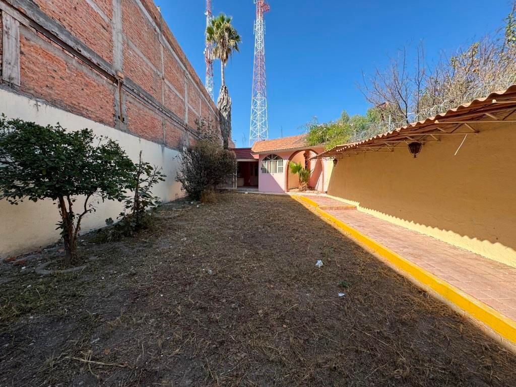 Casa en Venta con Local Comercial en el Centro de Jesús Ma.