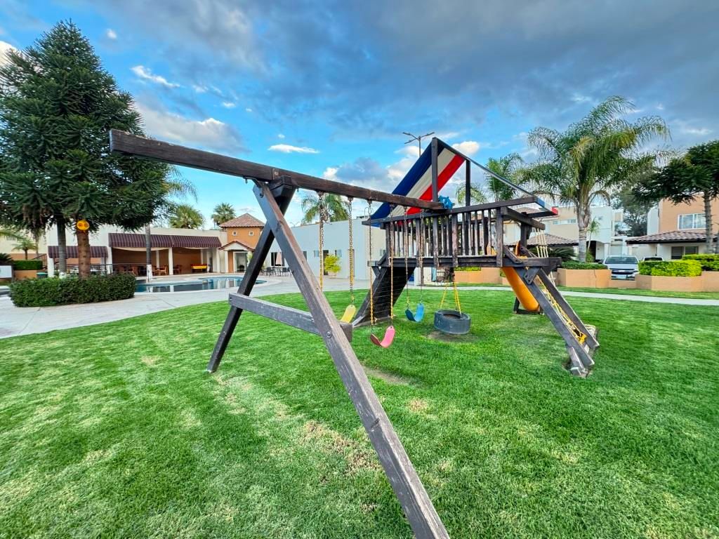 Casa en venta dentro de Fracc. Residencial Quintas de Monticello