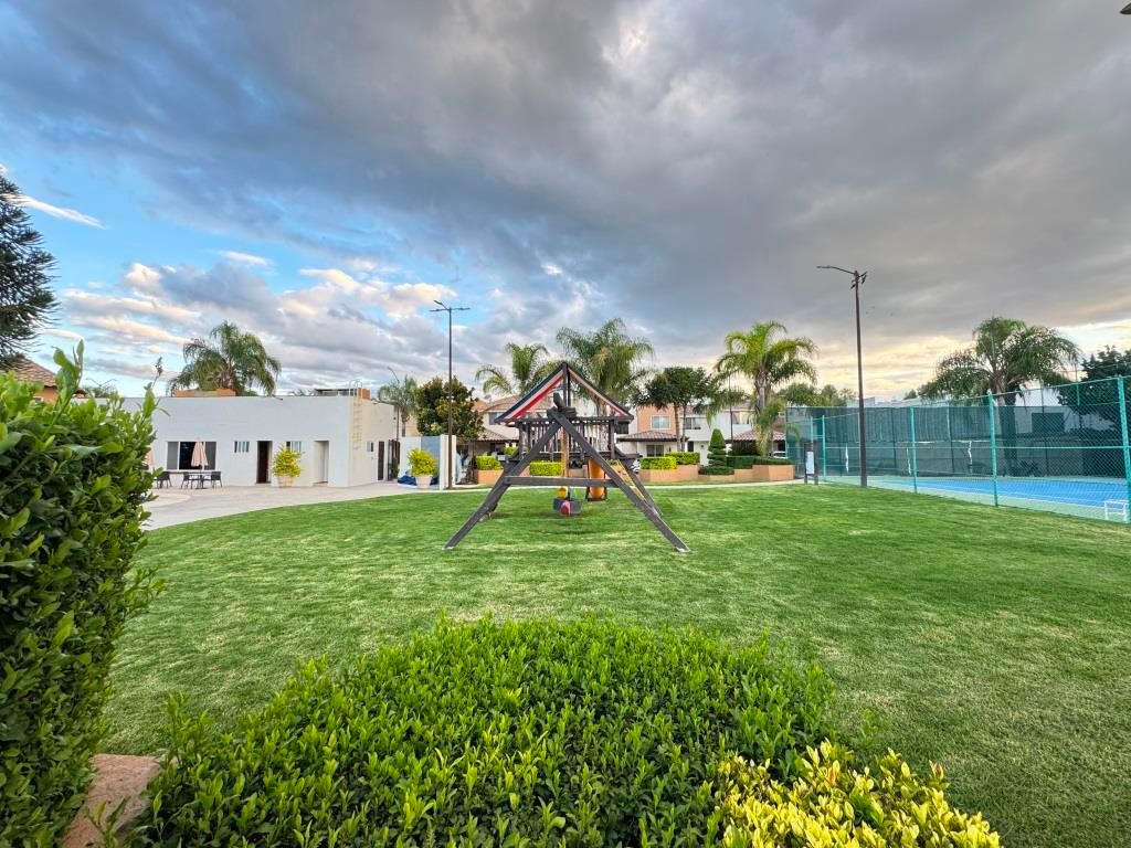 Casa en venta dentro de Fracc. Residencial Quintas de Monticello