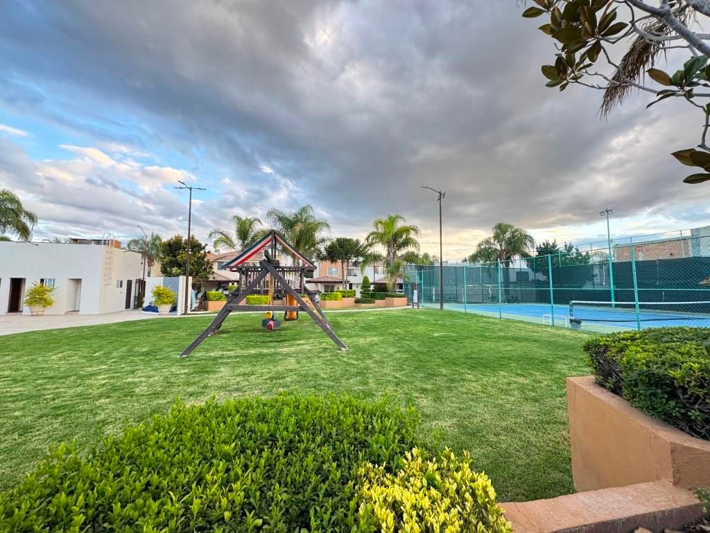 Casa en venta dentro de Fracc. Residencial Quintas de Monticello