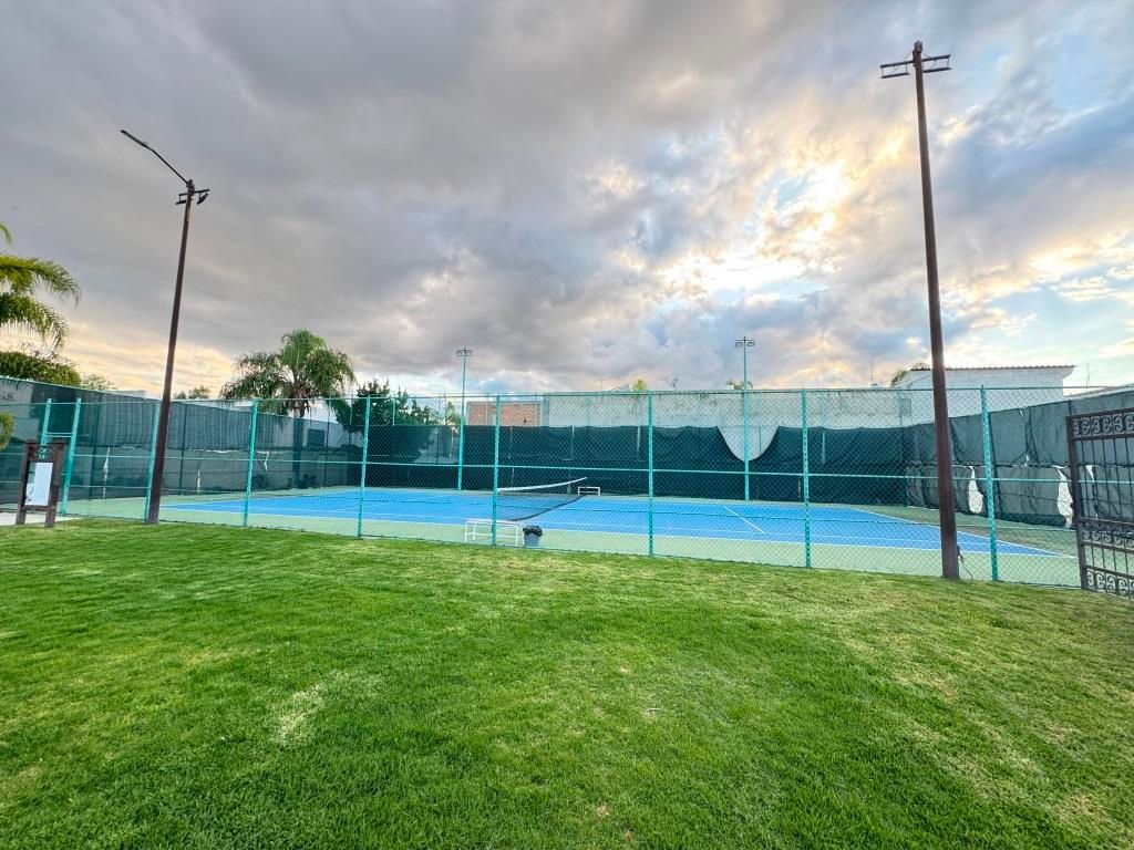 Casa en venta dentro de Fracc. Residencial Quintas de Monticello