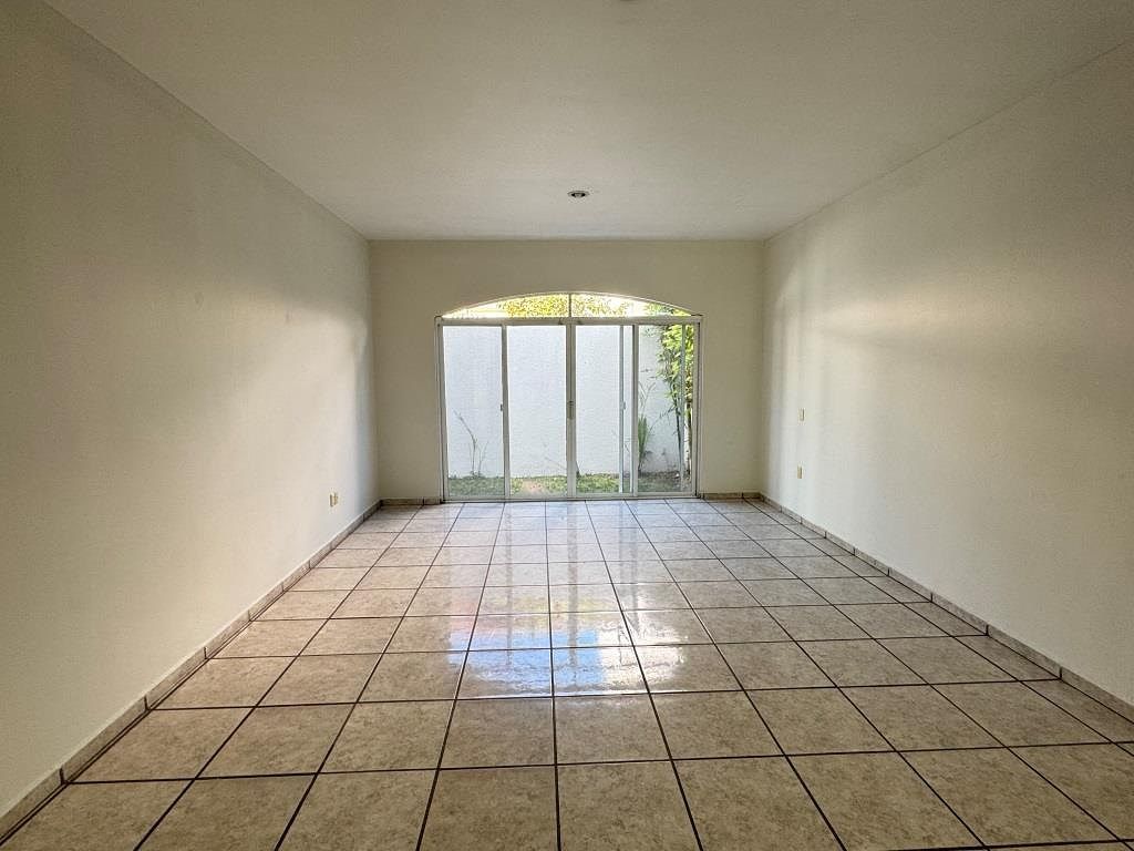 Casa en renta dentro de exclusivo fraccionamiento PULGAS PANDAS SUR