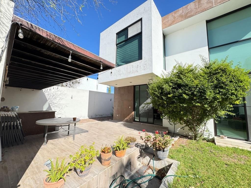 CASA EN VENTA EN FRACC. SAN NICOLAS DE LA CANTERA