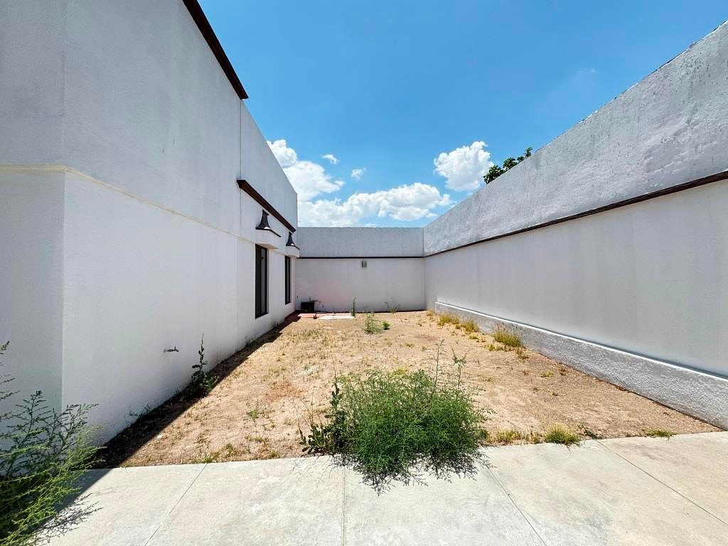 INMUEBLE ideal para oficinas corporativas, consultorios, centro médico, ETC.