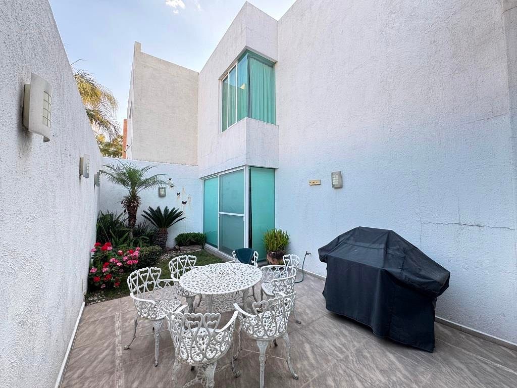 CASA EN VENTA FRACCIONAMIENTO VALLE REAL