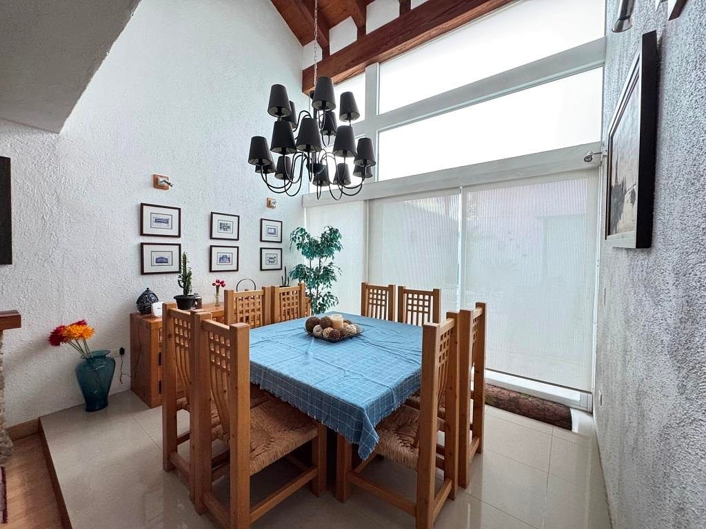 CASA EN VENTA FRACCIONAMIENTO VALLE REAL