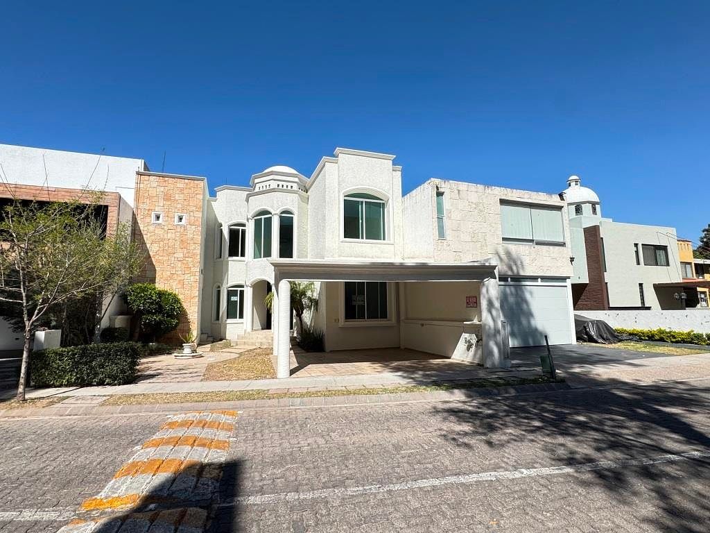 Casa en venta dentro de exclusivo fraccionamiento PULGAS PANDAS NORTE