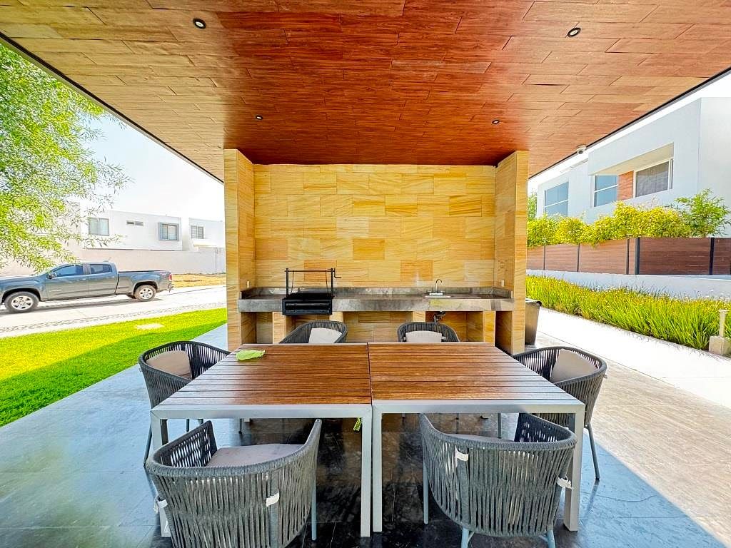 CASA EN RENTA FRACC. PUNTA DORADA