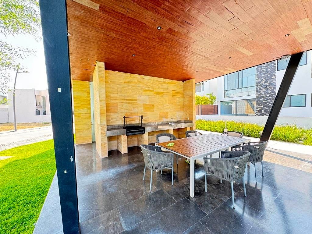 CASA EN RENTA FRACC. PUNTA DORADA