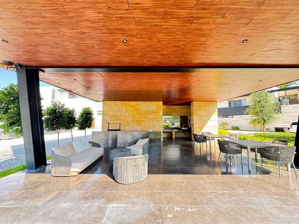 CASA EN RENTA FRACC. PUNTA DORADA