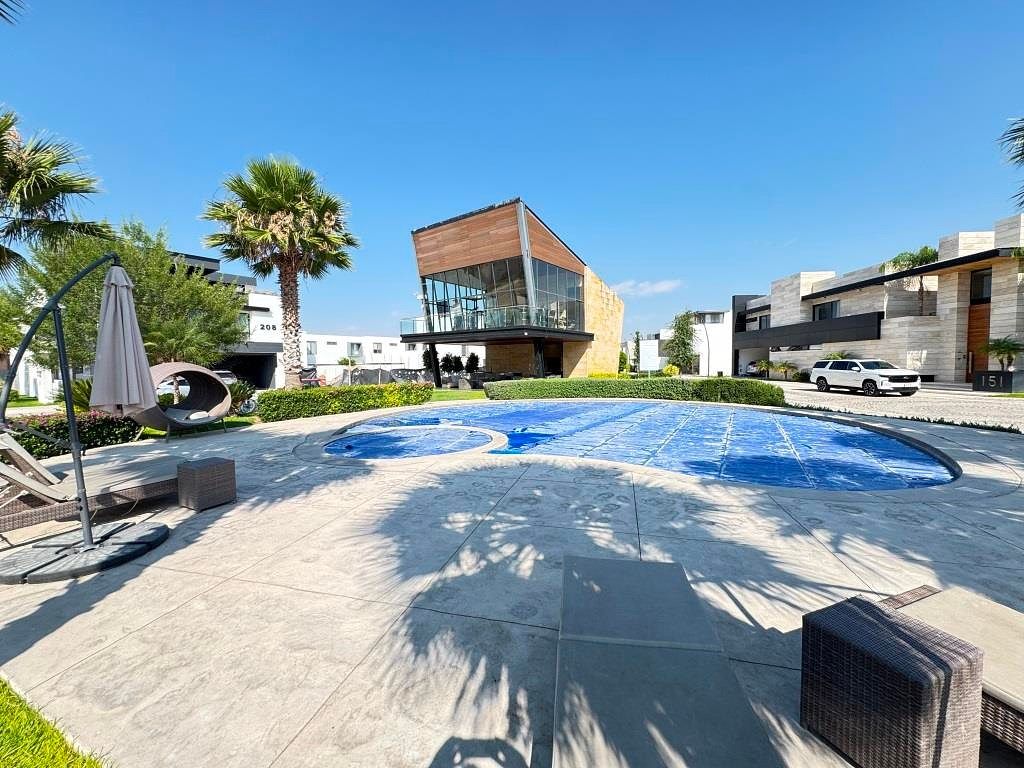 CASA EN RENTA FRACC. PUNTA DORADA