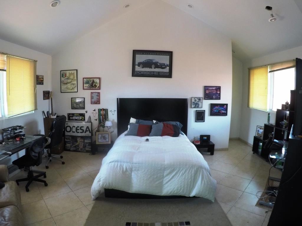 Casa residencial, dentro de exclusiva zona (Fracc. Campestre)