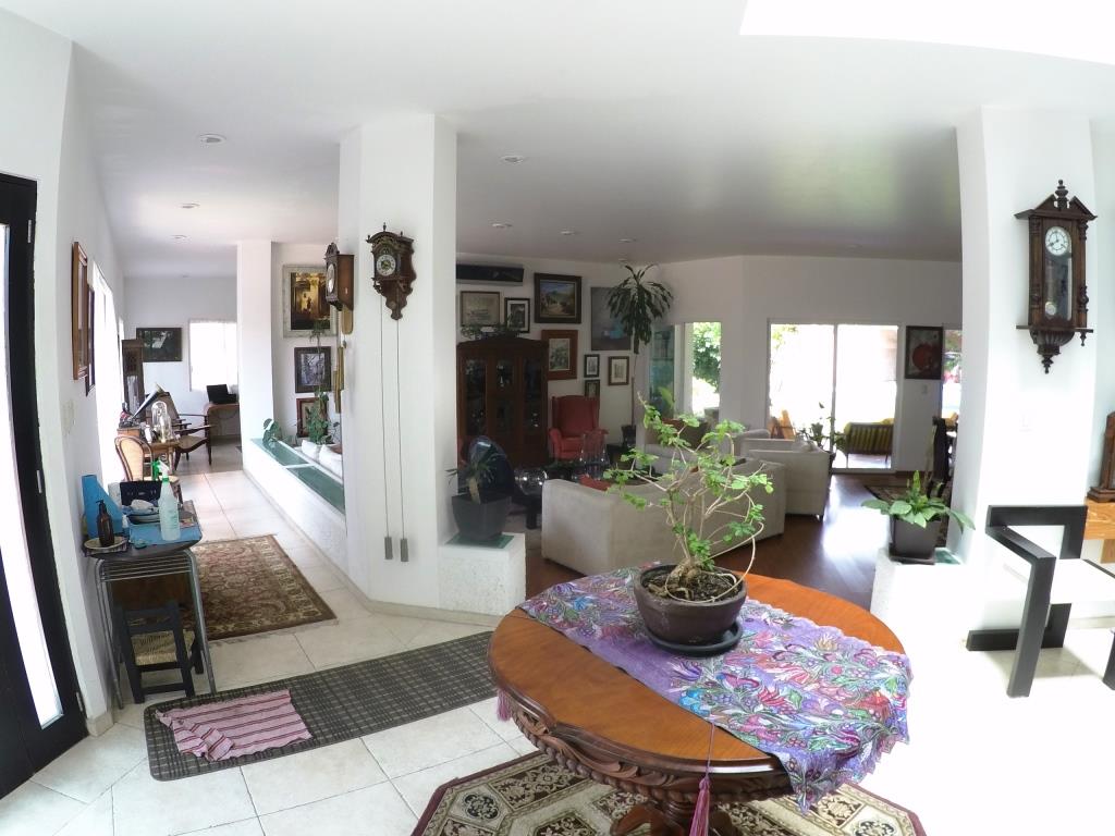 Casa residencial, dentro de exclusiva zona (Fracc. Campestre)