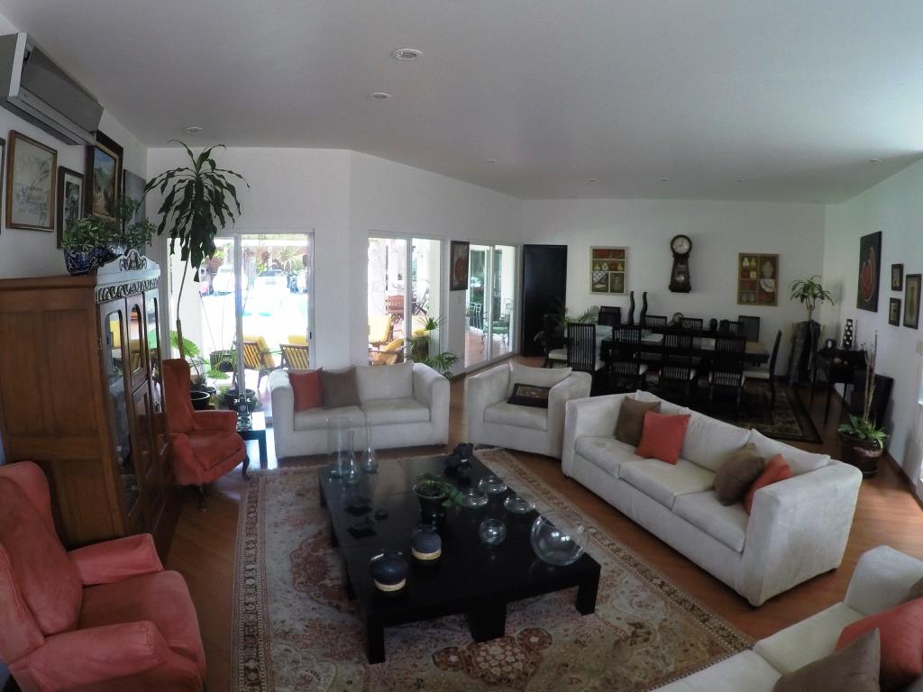 Casa residencial, dentro de exclusiva zona (Fracc. Campestre)