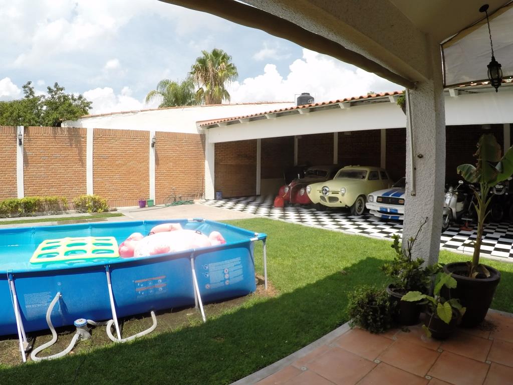 Casa residencial, dentro de exclusiva zona (Fracc. Campestre)