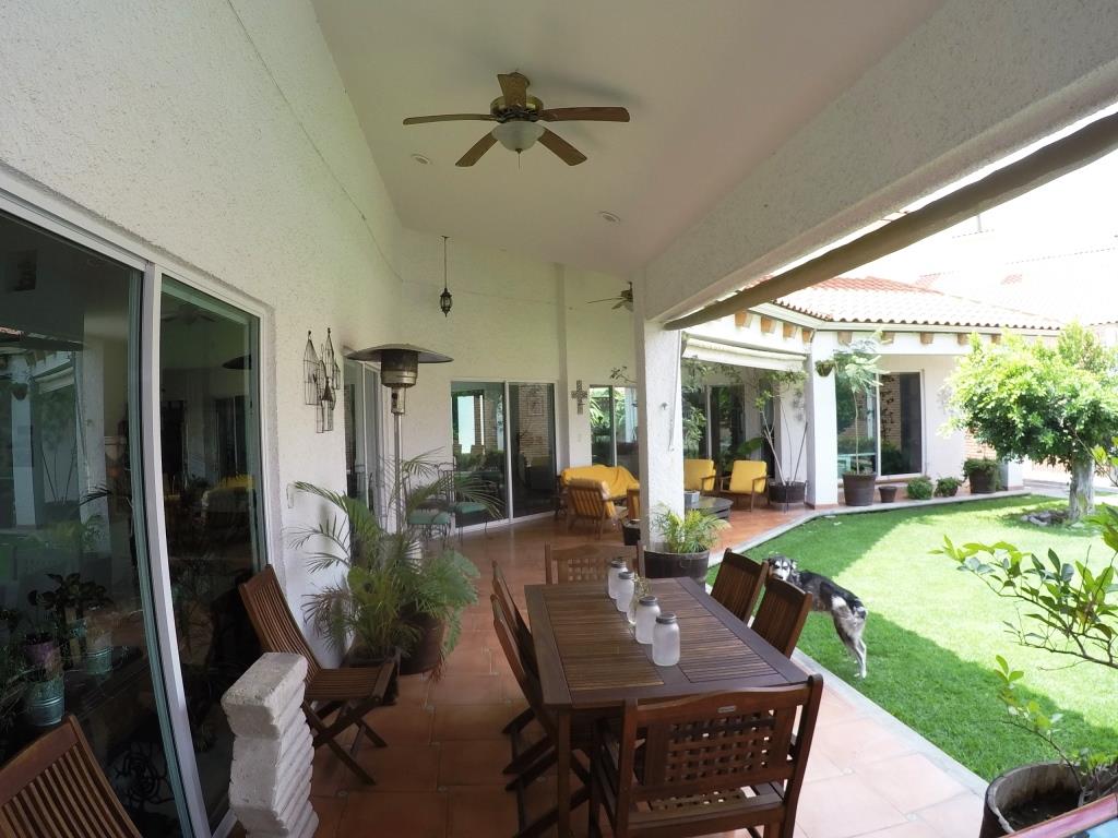 Casa residencial, dentro de exclusiva zona (Fracc. Campestre)