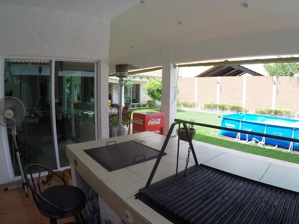 Casa residencial, dentro de exclusiva zona (Fracc. Campestre)