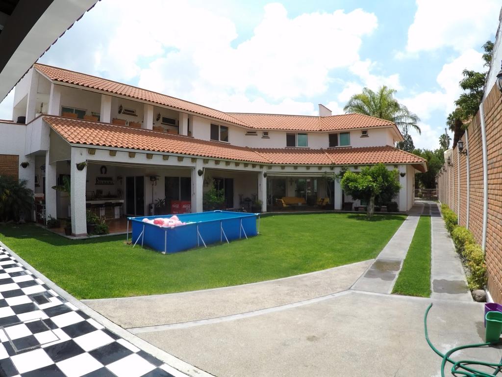 Casa residencial, dentro de exclusiva zona (Fracc. Campestre)