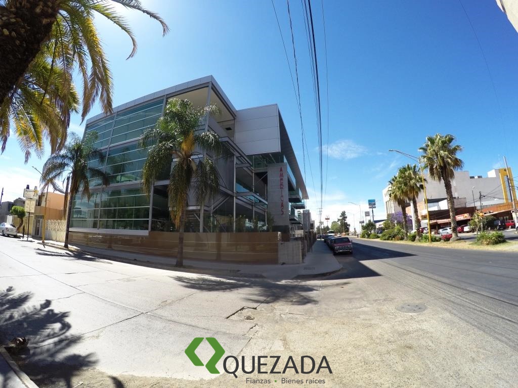 Oficinas, locales o consultorios en renta, sobre Av. Las Américas, Edificio nuevo.