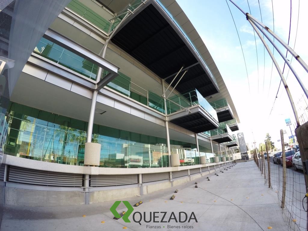 Oficinas, locales o consultorios en renta, sobre Av. Las Américas, Edificio nuevo.