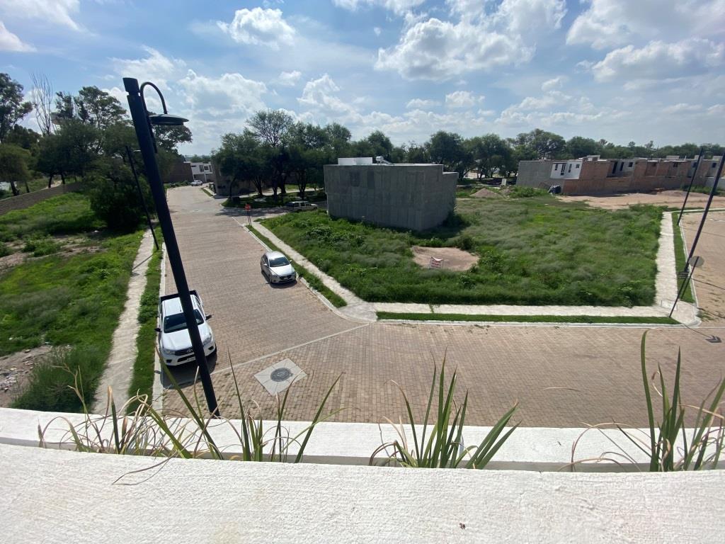 Casa nueva dentro de novedoso Fracc Residencial