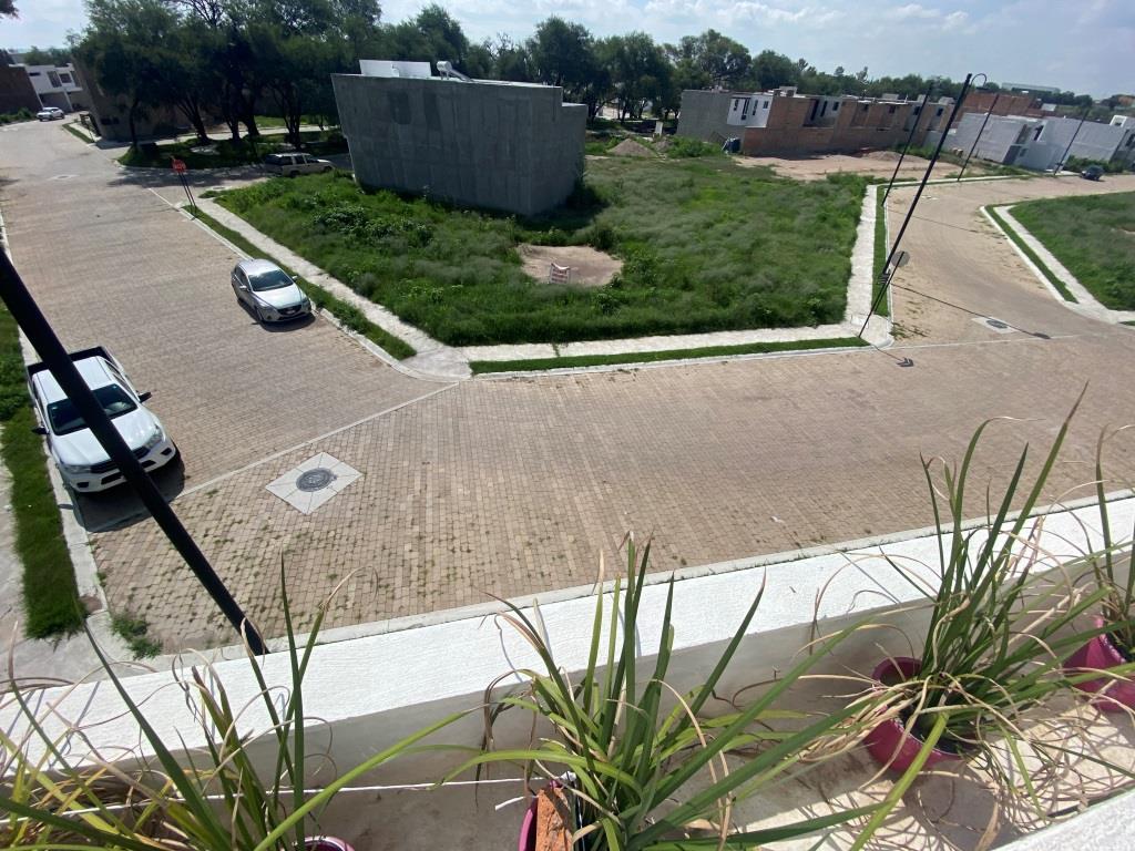 Casa nueva dentro de novedoso Fracc Residencial