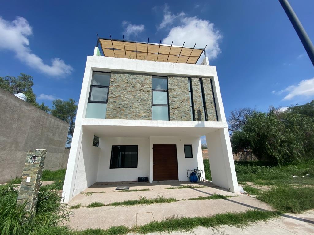 Casa nueva dentro de novedoso Fracc Residencial