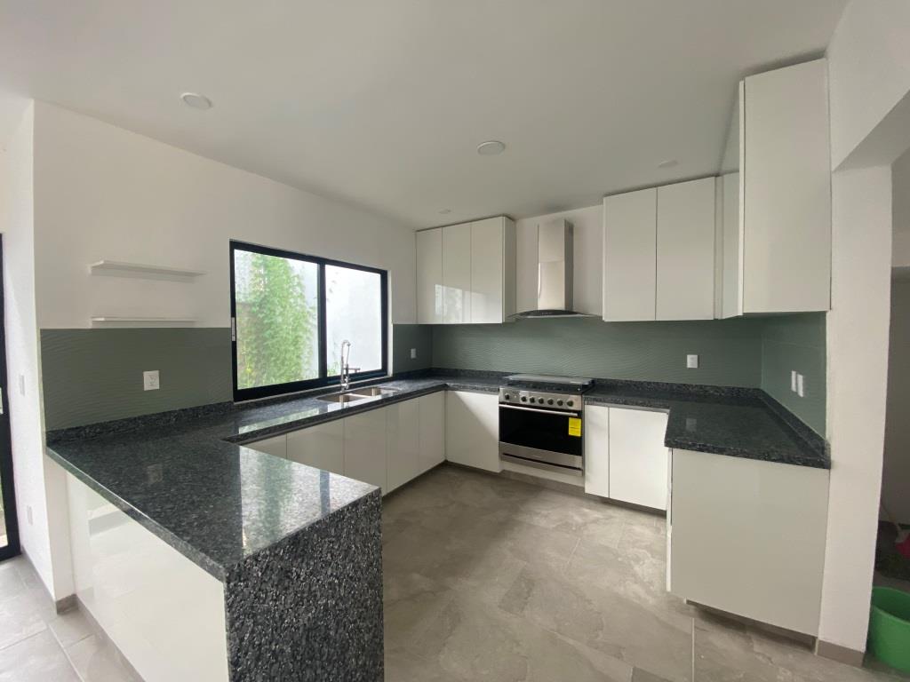 Casa nueva dentro de novedoso Fracc Residencial