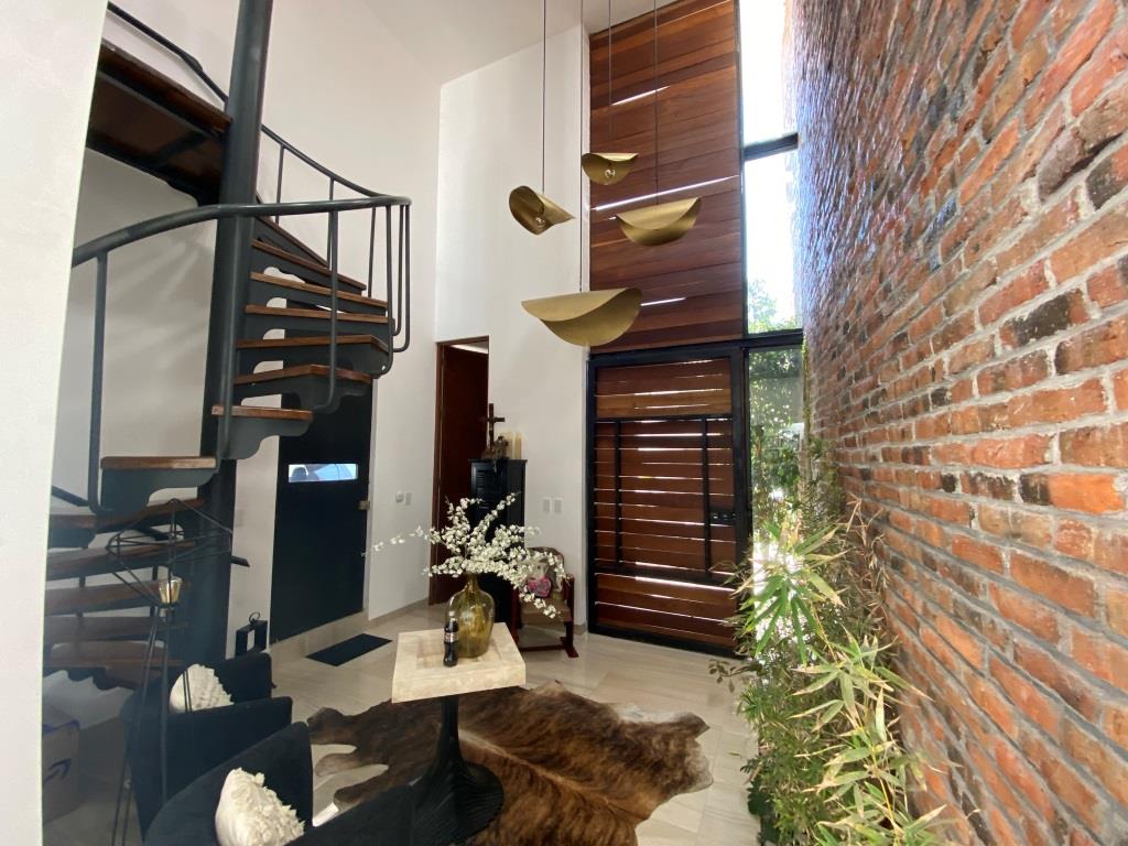 Innovadora casa en zona poniente de Ags
