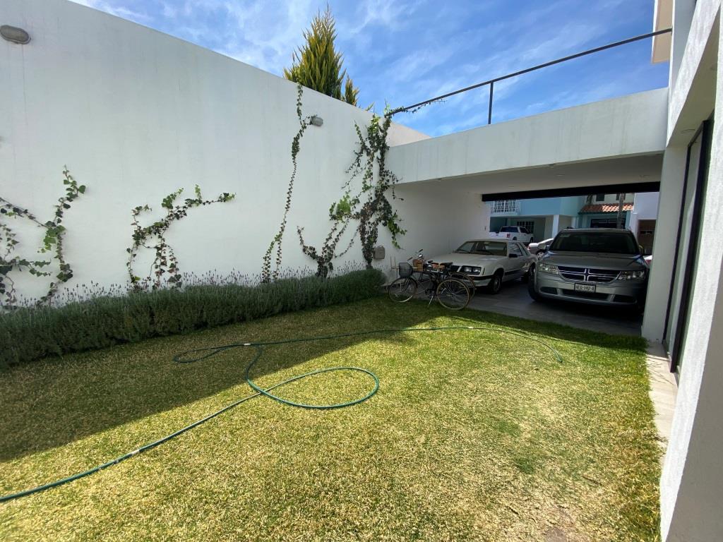 Innovadora casa en zona poniente de Ags