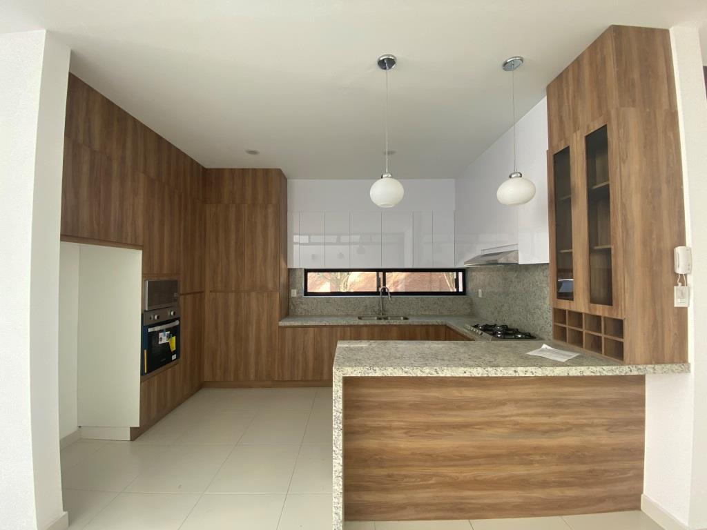 Casa nueva en esquina, excelente proyecto arquitectónico. 
