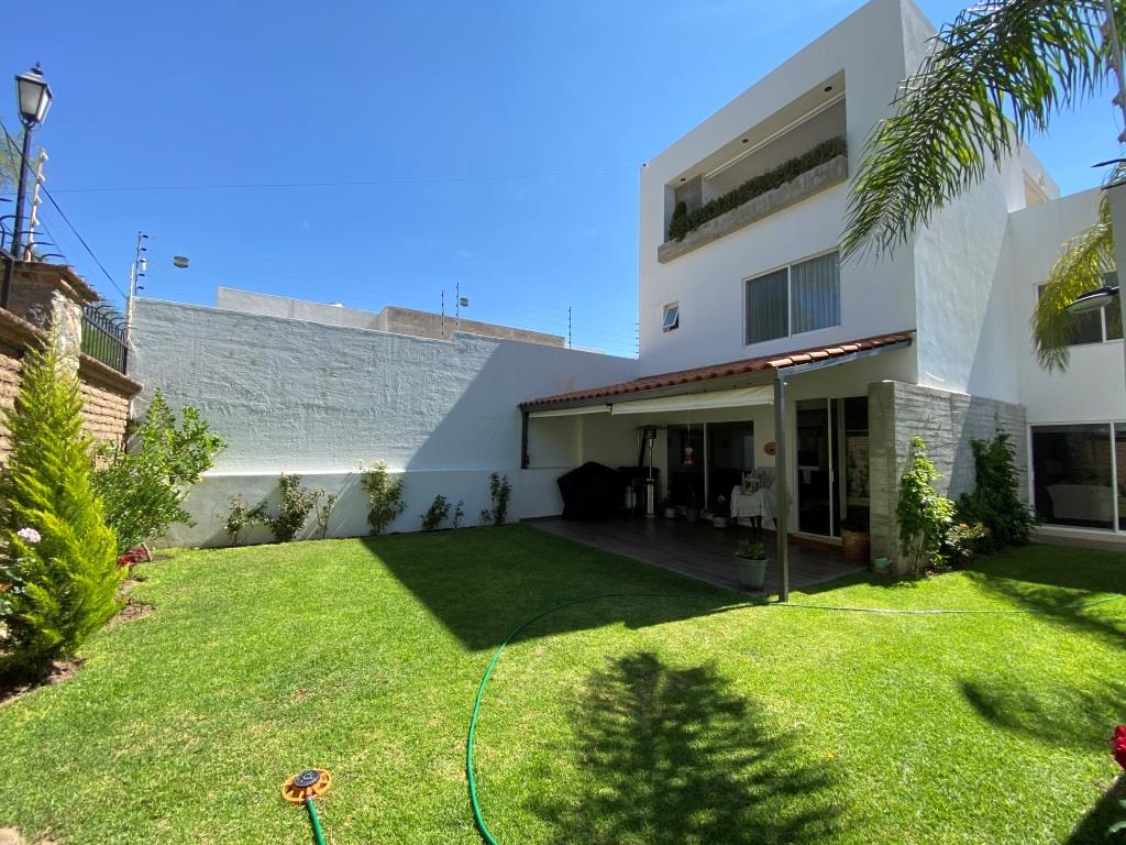 Casa como nueva dentro de exclusiva privada (12 casas)