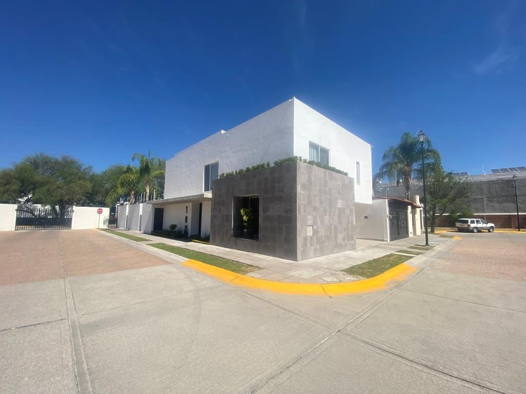 Casa como nueva dentro de exclusiva privada (12 casas)