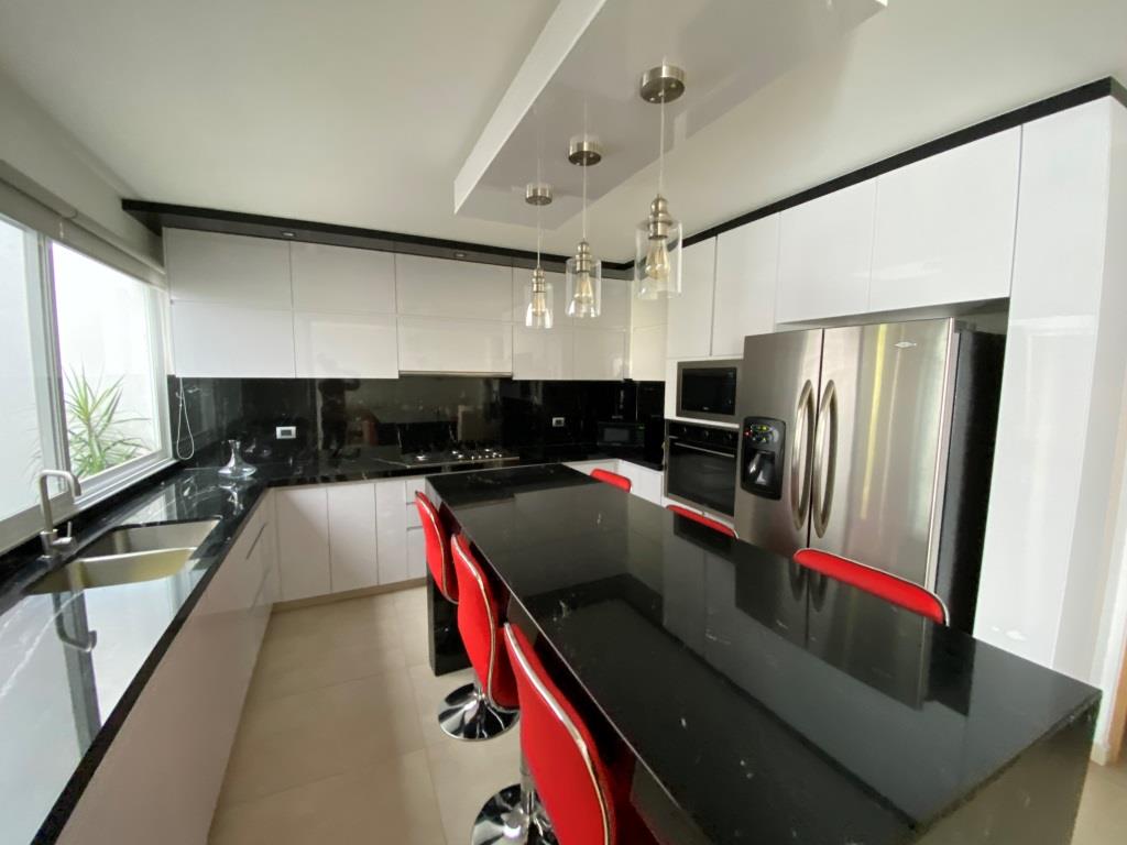 Casa como nueva dentro de exclusiva privada (12 casas)