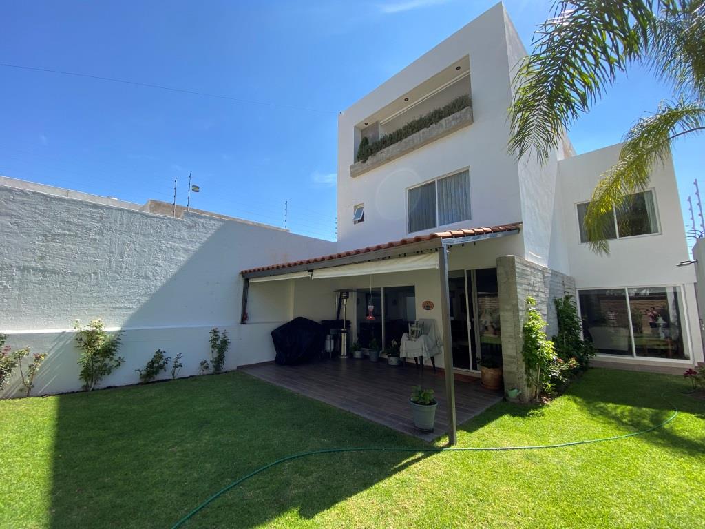 Casa como nueva dentro de exclusiva privada (12 casas)