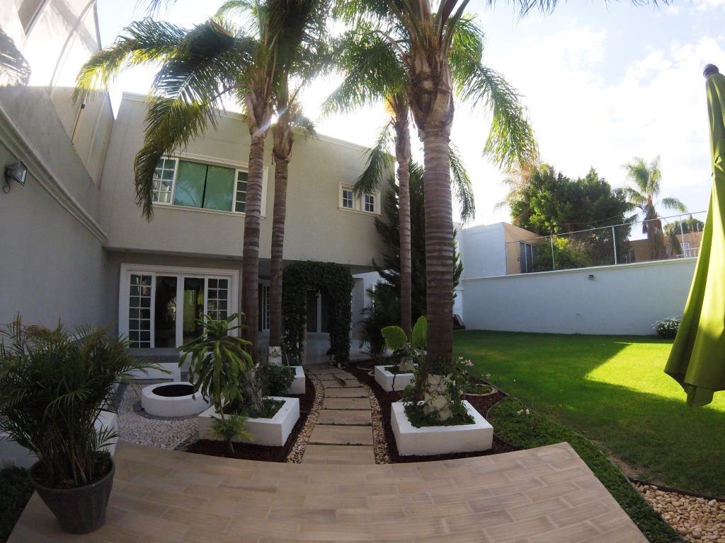 Casa en exclusivo Fraccionamiento Residencial , corazón del Norte