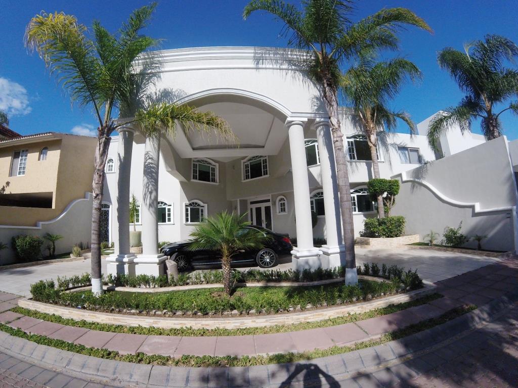 Casa en exclusivo Fraccionamiento Residencial , corazón del Norte