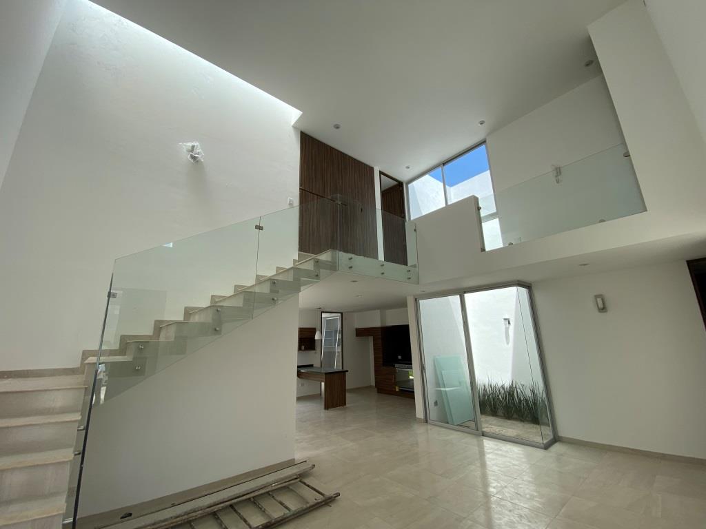 Casa nueva dentro de exclusiva privada (15 casas)