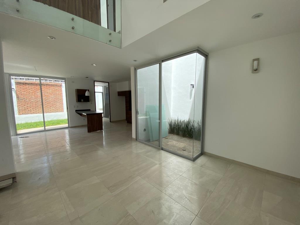 Casa nueva dentro de exclusiva privada (15 casas)
