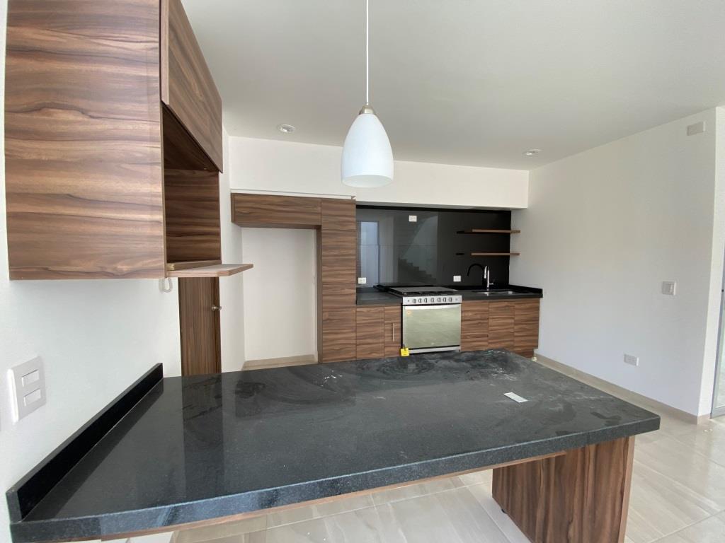 Casa nueva dentro de exclusiva privada (15 casas)